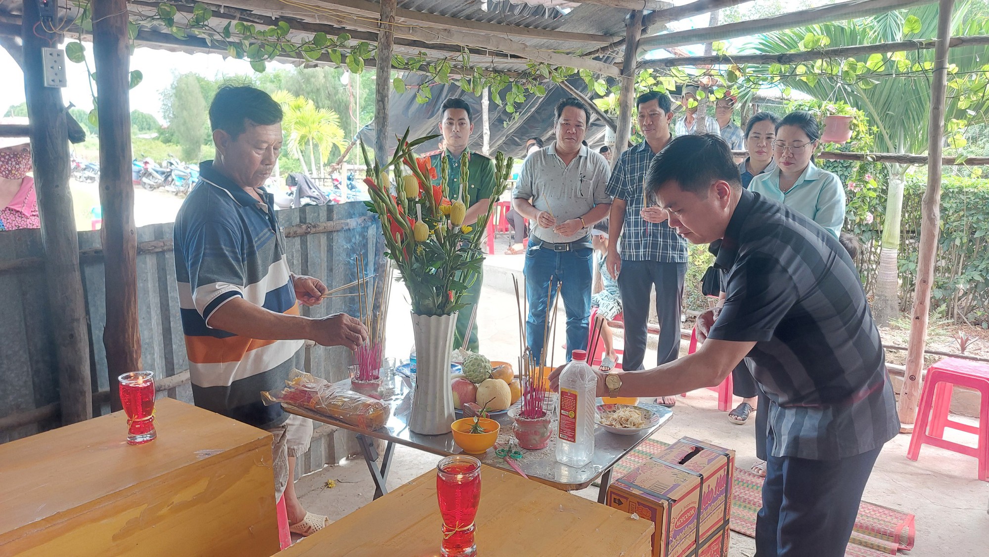 Bạc Li&ecirc;u: Mẹ đau đớn ph&aacute;t hiện thi thể 2 con nhỏ dưới ao t&ocirc;m- Ảnh 1.