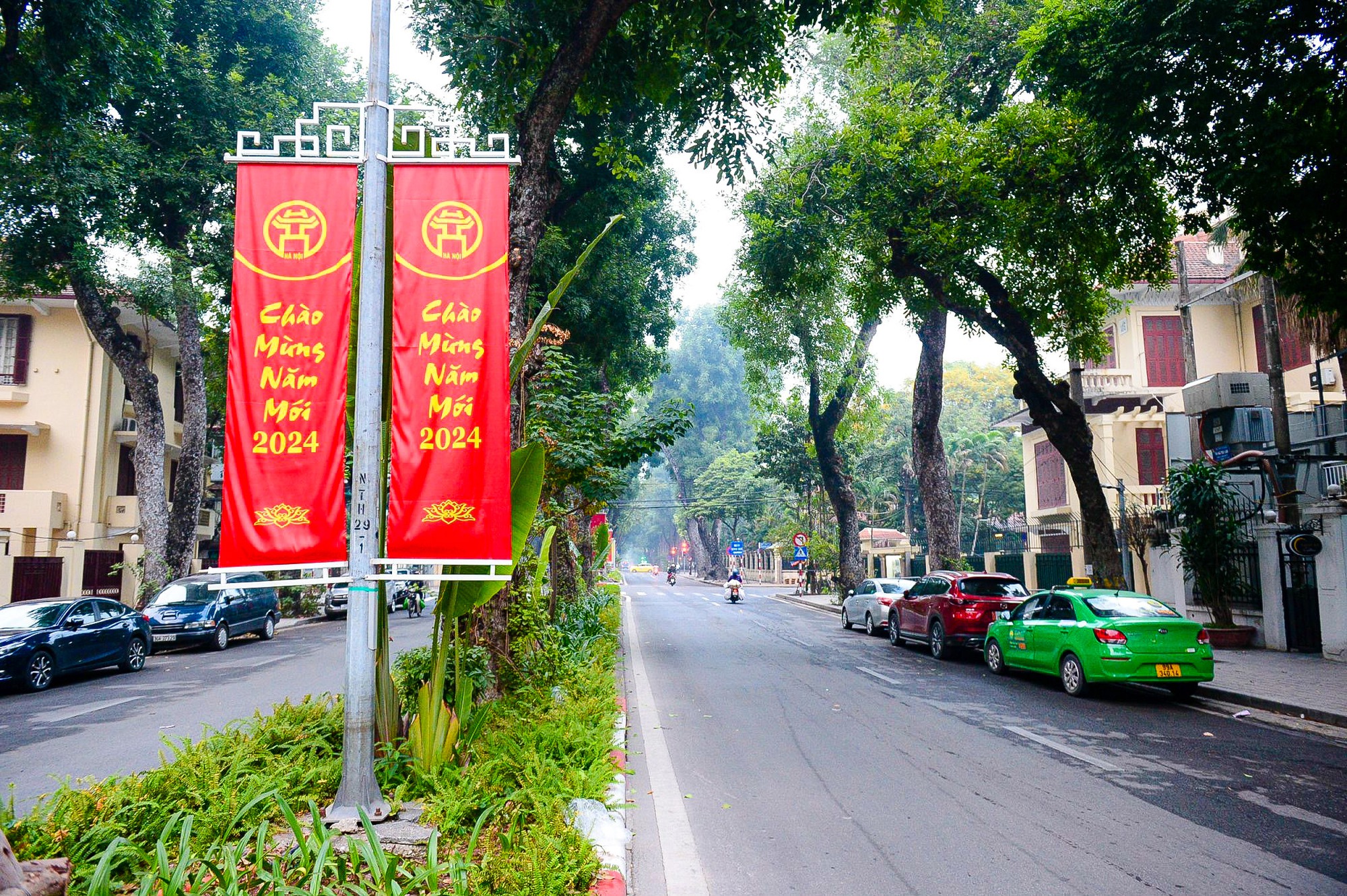 Phố phường H&agrave; Nội y&ecirc;n b&igrave;nh ng&agrave;y đầu năm mới 2024- Ảnh 10.