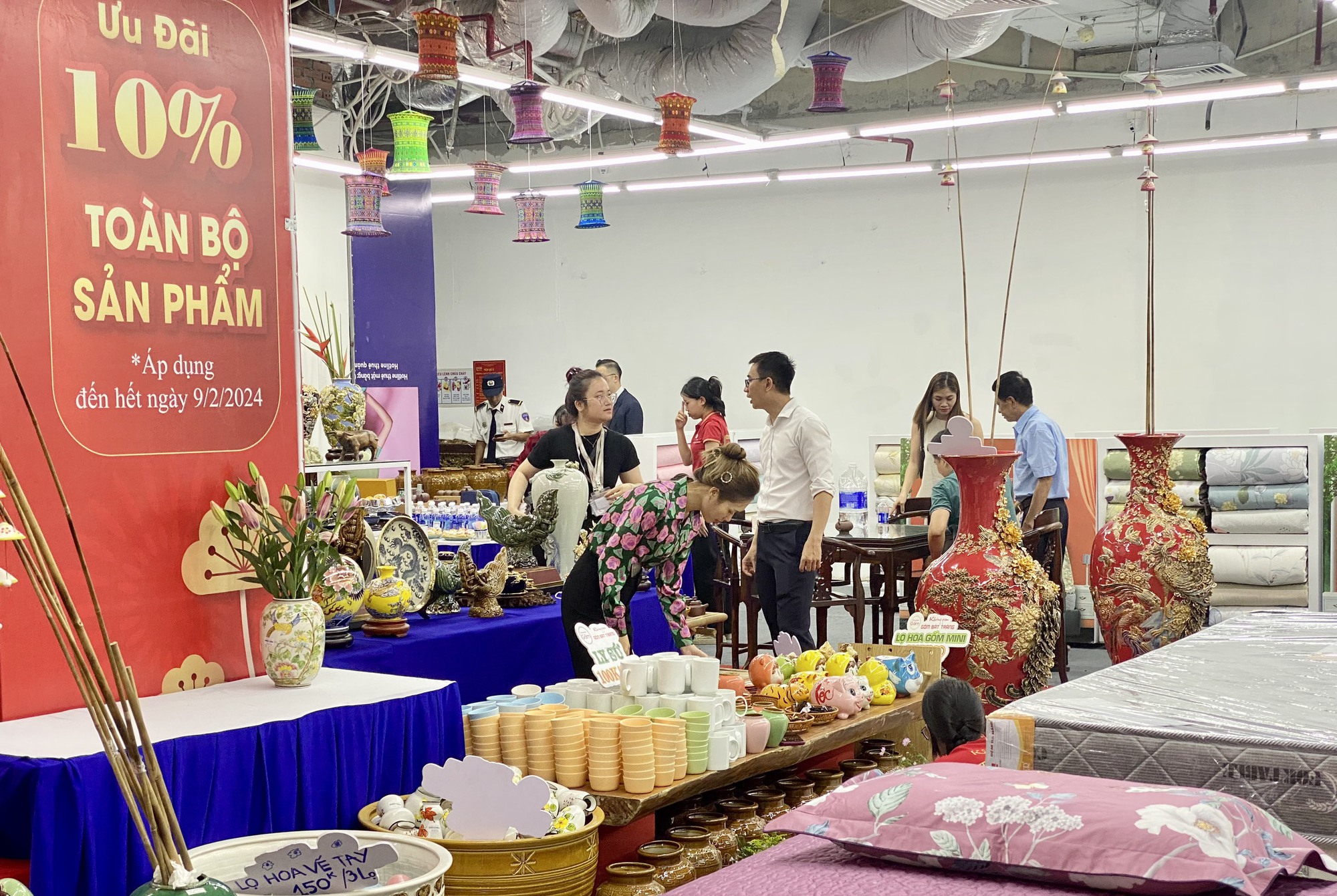 Không đi du lịch xa, người dân TP HCM làm gì ngày đầu năm 2024?- Ảnh 8.
