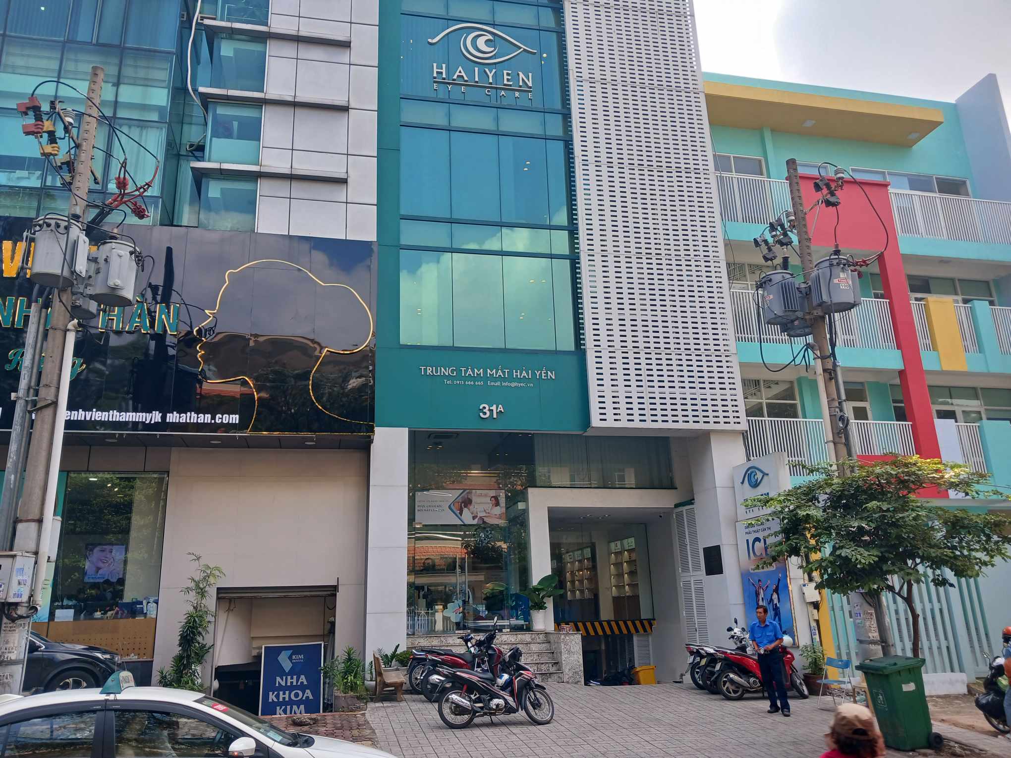 Loạn mổ mắt kỹ thuật cao: Trung tâm mắt "vượt rào"- Ảnh 1.