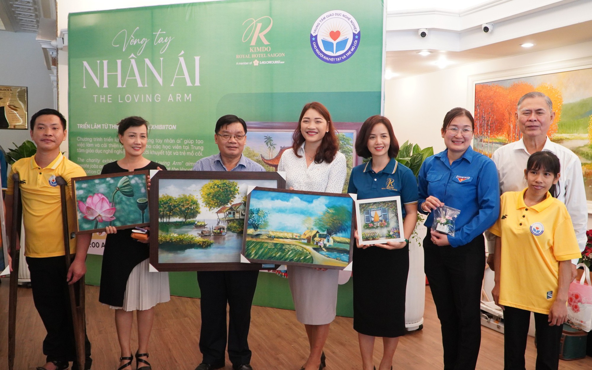 Mê mẩn với những bức tranh tạo ra từ người khuyết tật