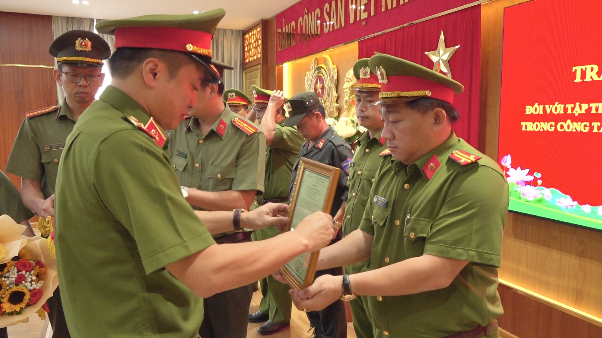 Thưởng n&oacute;ng Ban Chuy&ecirc;n &aacute;n bắt kẻ giết người, cướp xe SH- Ảnh 1.