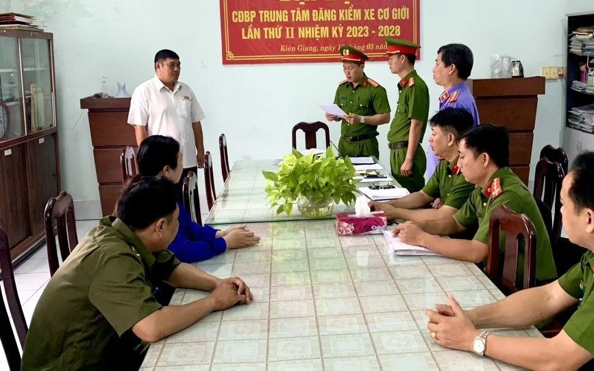 Nhận hối lộ, giám đốc trung tâm đăng kiểm ở Kiên Giang bị bắt