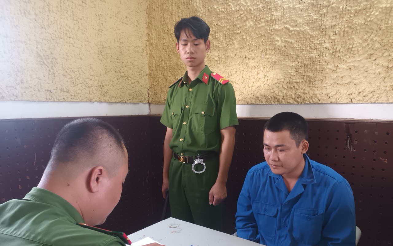 Bắt đối tượng lừa đảo làm sổ đỏ tinh vi, chiếm đoạt tiền của 28 hộ dân