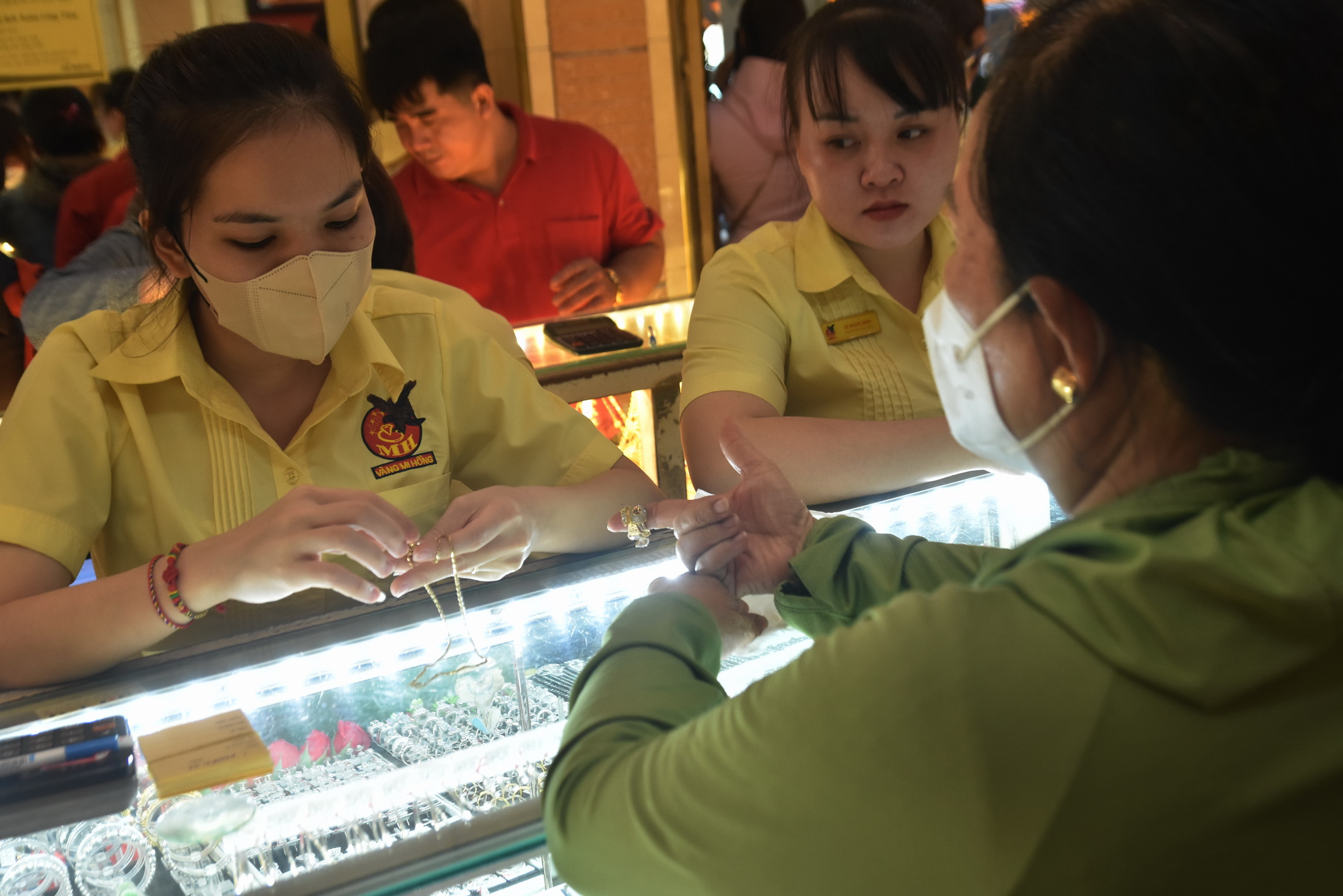 Gi&aacute; v&agrave;ng h&ocirc;m nay, 11-1: Đ&agrave; giảm chưa dừng lại- Ảnh 1.