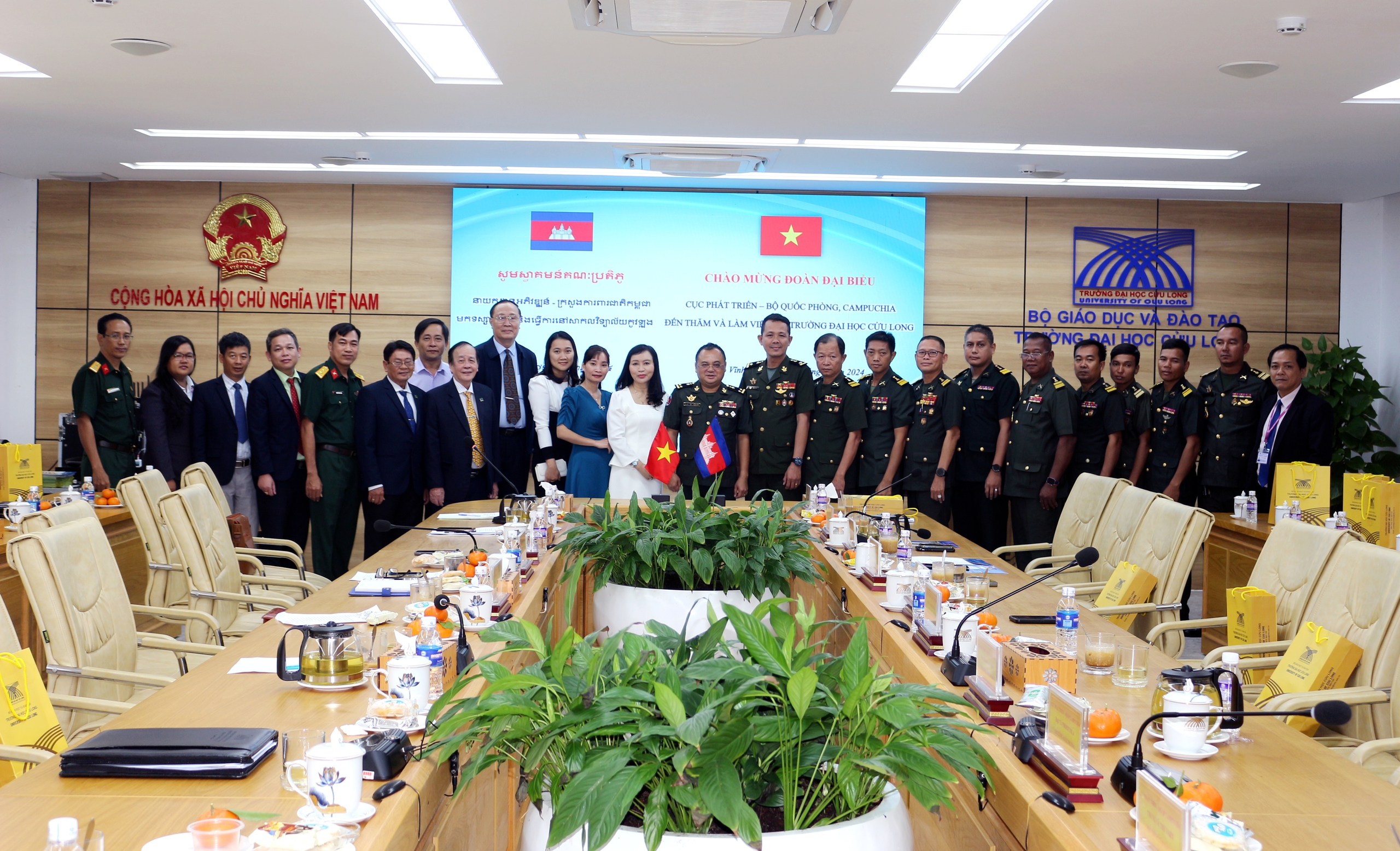 Cục Phát triển của Campuchia thăm và chúc Tết Trường ĐH Cửu Long- Ảnh 7.