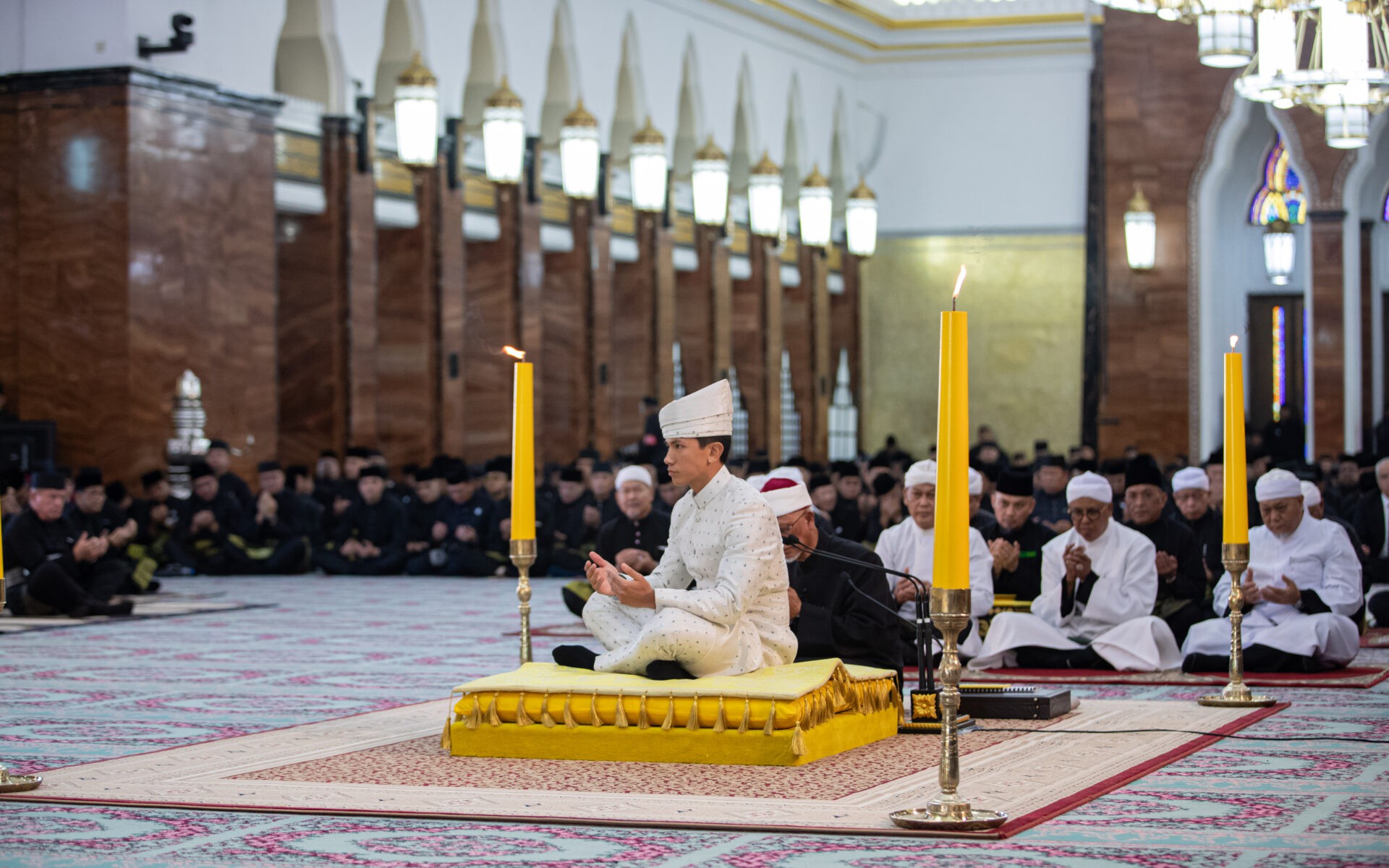 Cận cảnh đám cưới cổ tích của Hoàng tử “hoàng kim” Brunei