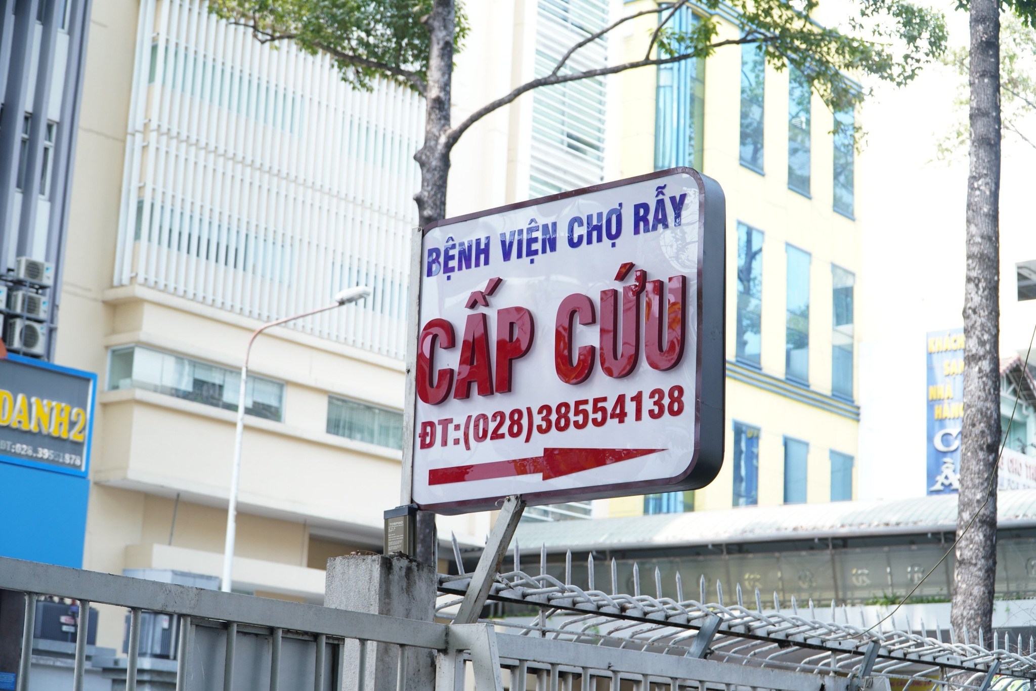 Cô gái tiên lượng không qua khỏi sau khi làm đẹp- Ảnh 1.