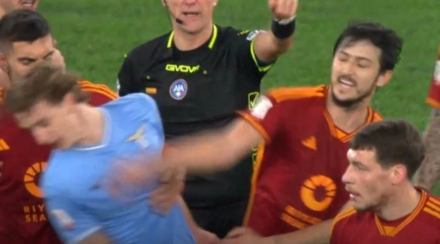 Cầu thủ, CĐV AS Roma v&agrave; Lazio n&oacute;ng đầu, tứ kết Coppa Italia gi&aacute;n đoạn- Ảnh 4.