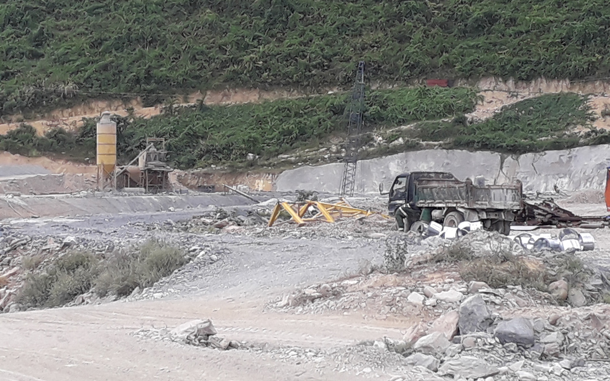 Phát điện 2 năm mới “lòi” chuyện nhà máy thuỷ điện chưa được nghiệm thu