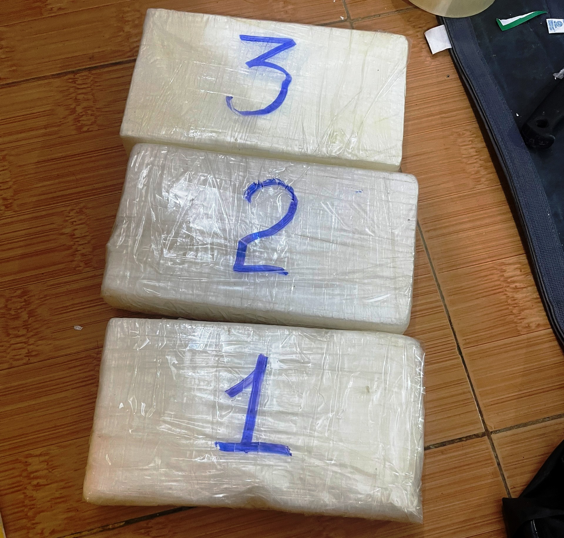 Gần 3 kg ma túy dạt vào bờ biển miền Trung từ đâu ra?- Ảnh 2.