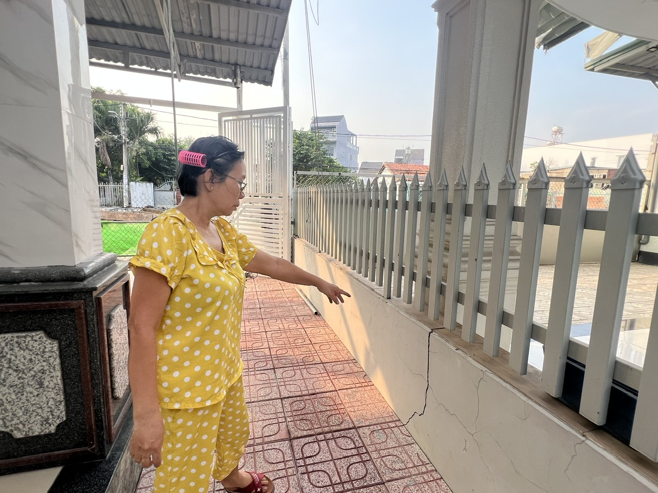 Cận cảnh nhà bị xé đôi tường, sụt lún do thi công cống thoát nước ở TP Thủ Dầu Một- Ảnh 3.