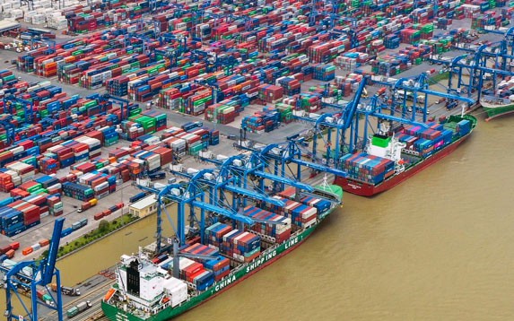 Cước tàu biển tăng phi mã, doanh nghiệp "ngồi trên lửa"