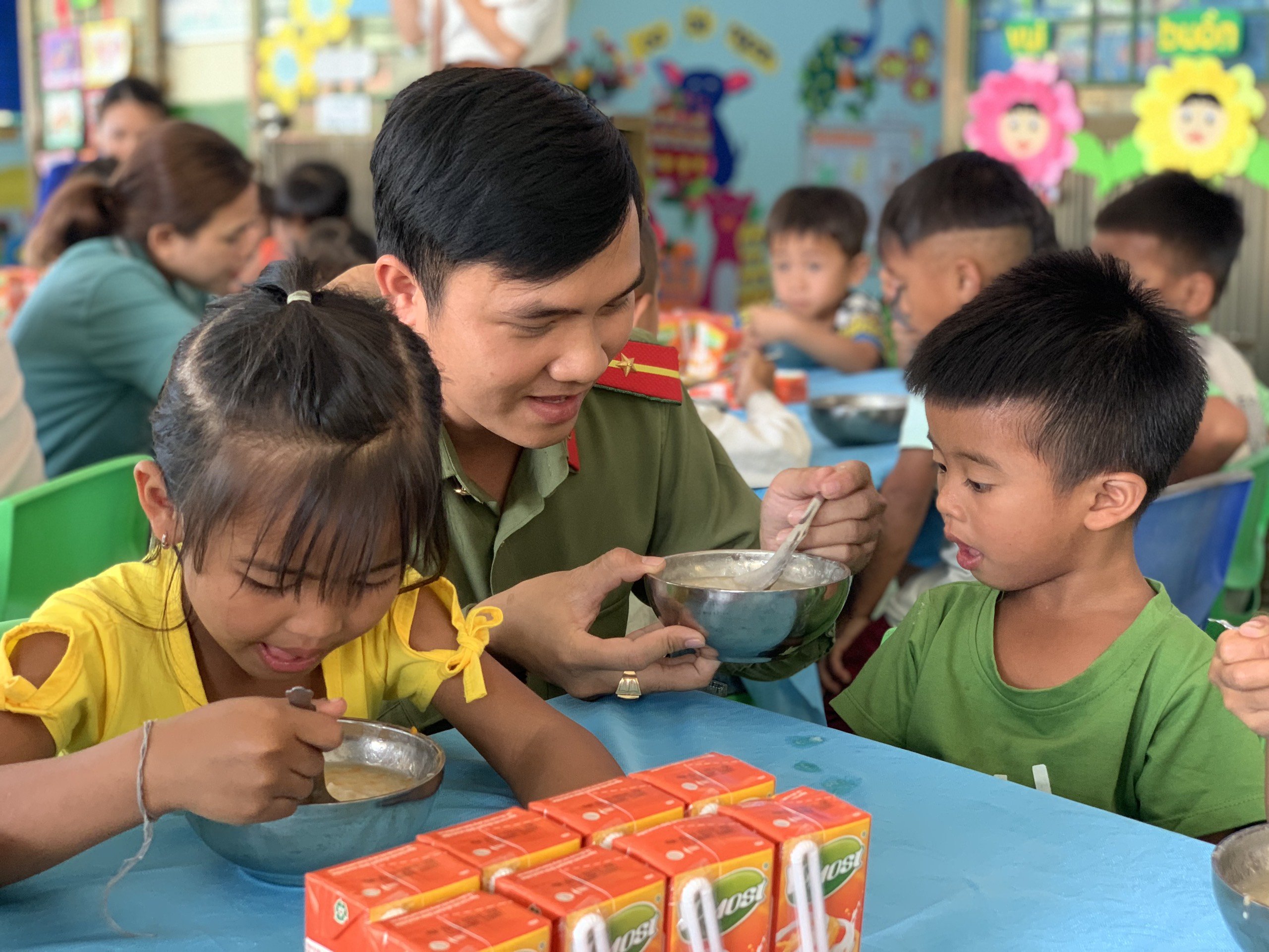 "Bữa trưa cho em" ở vùng cao Sơn Tây- Ảnh 3.