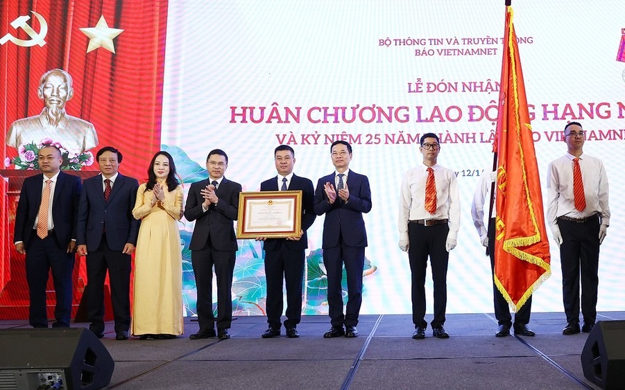 Báo VietNamNet đón nhận Huân chương Lao động hạng Nhất