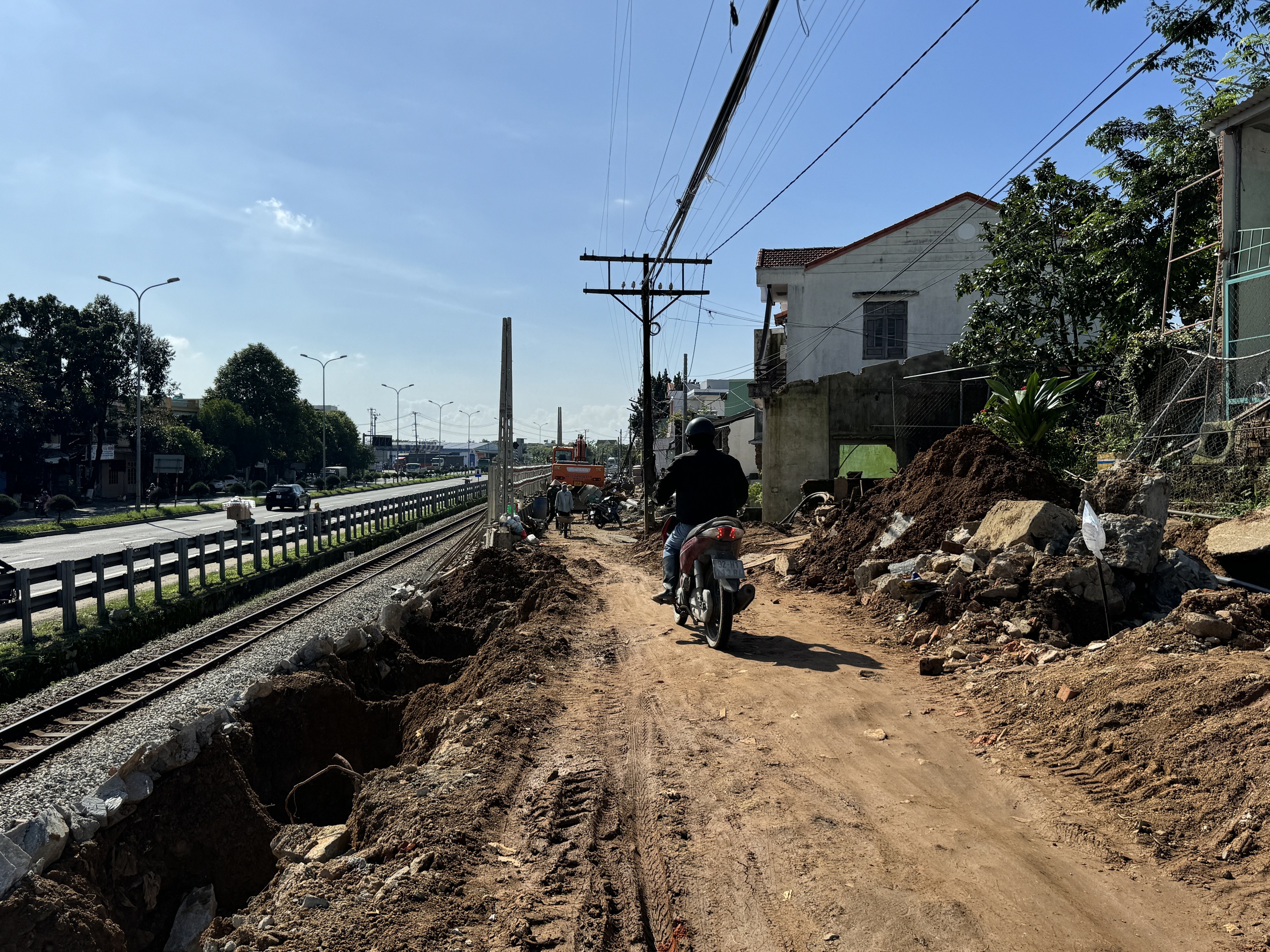 Đà Nẵng: Đường gom dọc đường sắt hơn 1km, 1 năm làm chưa xong- Ảnh 4.
