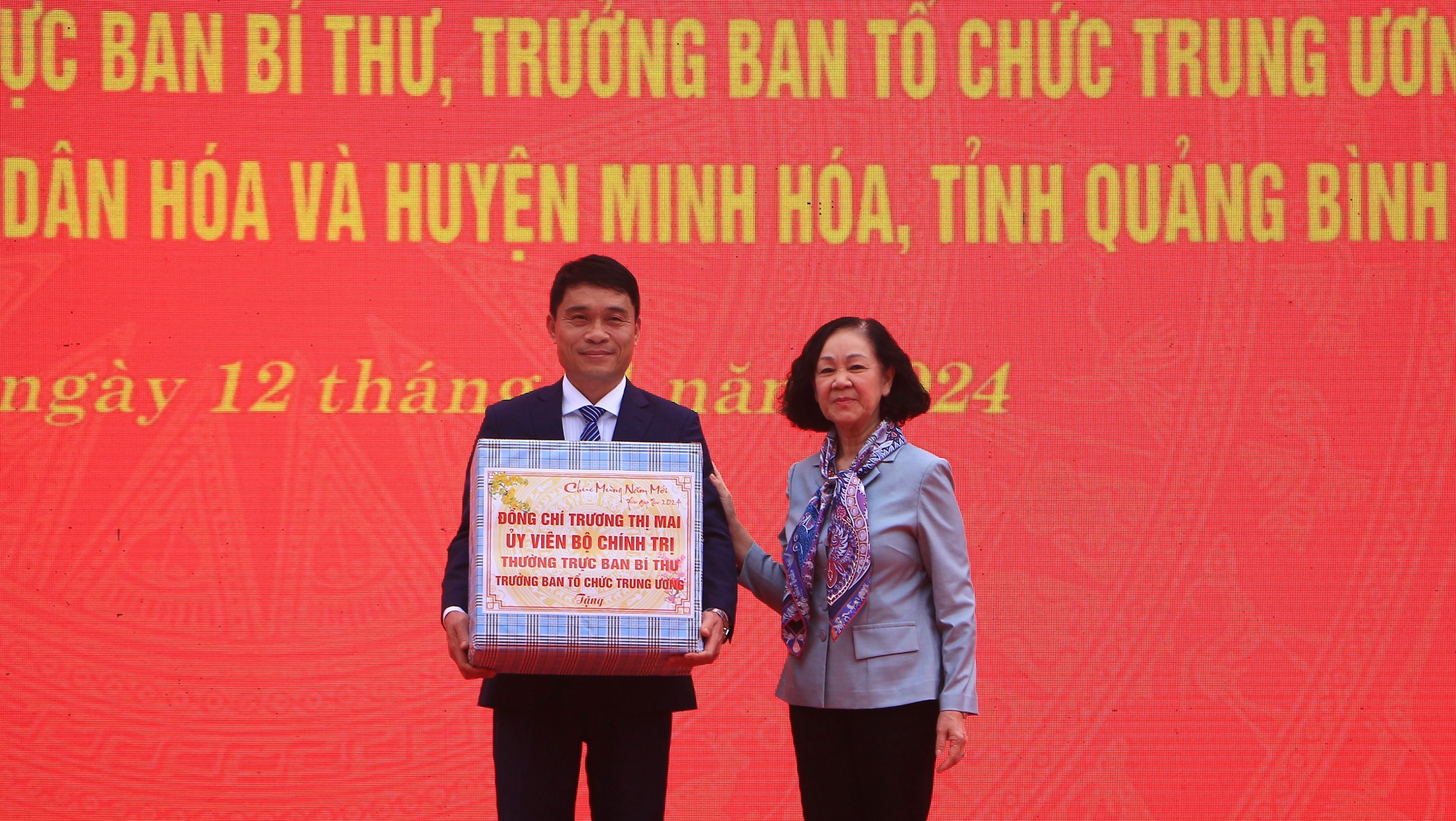 Thường trực Ban B&iacute; thư Trương Thị Mai thăm, tặng qu&agrave; Tết tại Quảng B&igrave;nh- Ảnh 9.