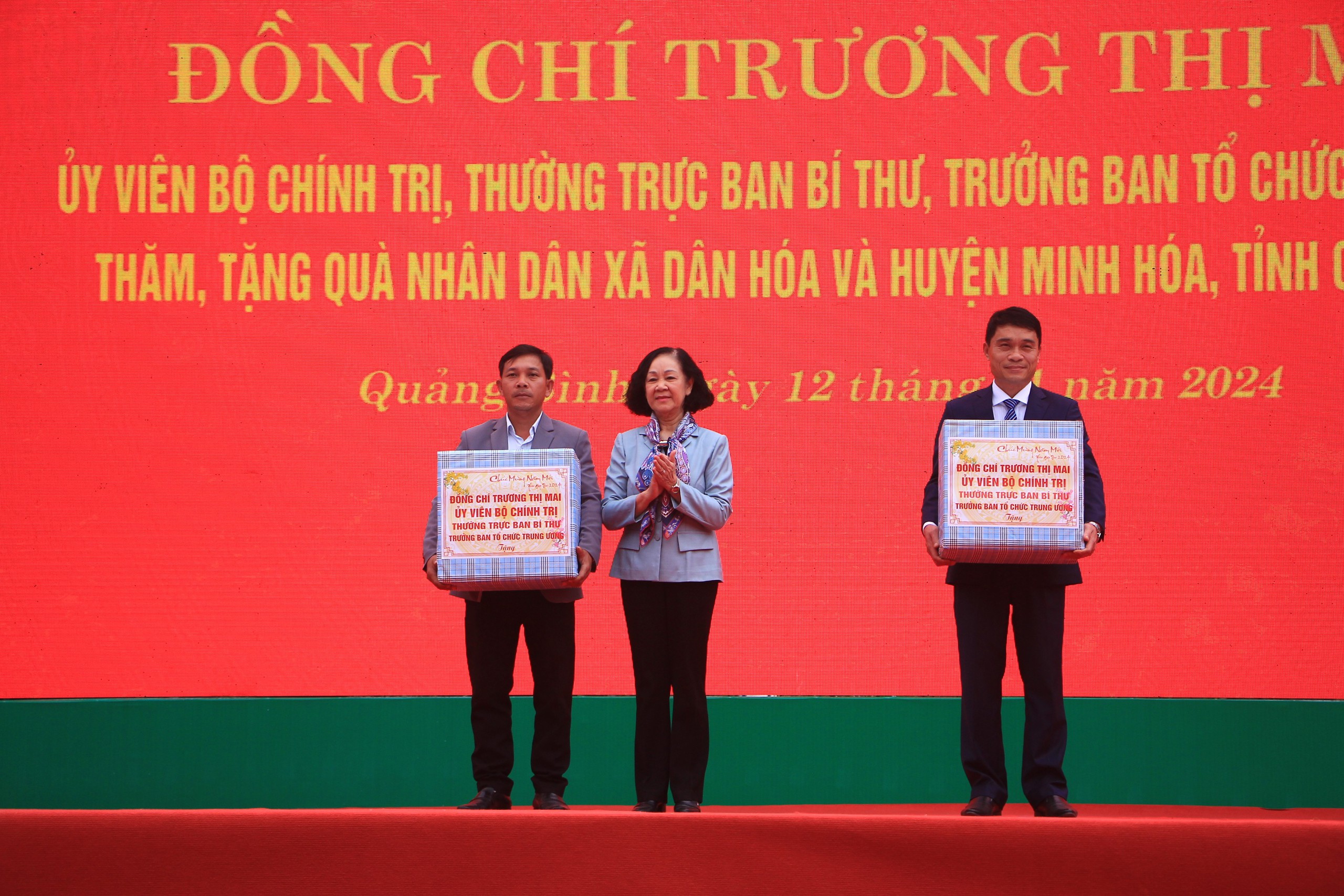 Thường trực Ban B&iacute; thư Trương Thị Mai thăm, tặng qu&agrave; Tết tại Quảng B&igrave;nh- Ảnh 5.