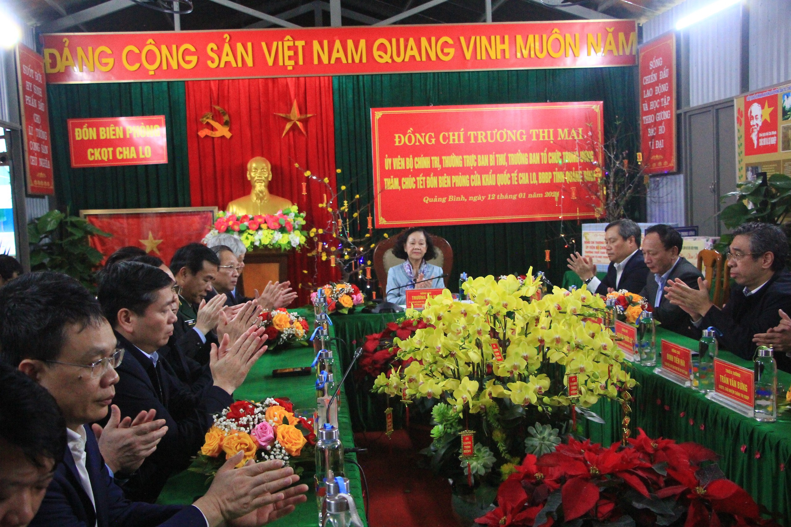 Thường trực Ban B&iacute; thư Trương Thị Mai thăm, tặng qu&agrave; Tết tại Quảng B&igrave;nh- Ảnh 2.