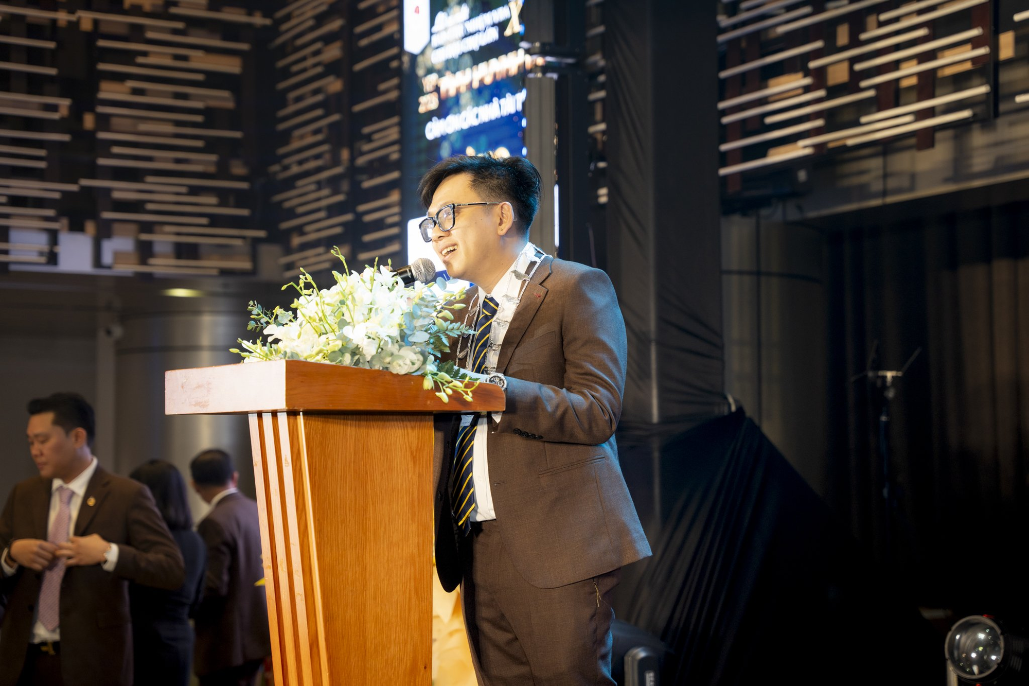 Ông Đặng Viên Khang, được bầu làm Chủ Nhiệm Chi Hội Chợ Lớn Nhiệm Kỳ XII- thuộc Hội Doanh Nhân Trẻ YBA Hồ Chí Minh.- Ảnh 1. Ông Đặng Viên Khang, được bầu làm Chủ Nhiệm Chi Hội Chợ Lớn Nhiệm Kỳ XII- thuộc Hội Doanh Nhân Trẻ YBA Hồ Chí Minh.- Ảnh 1.