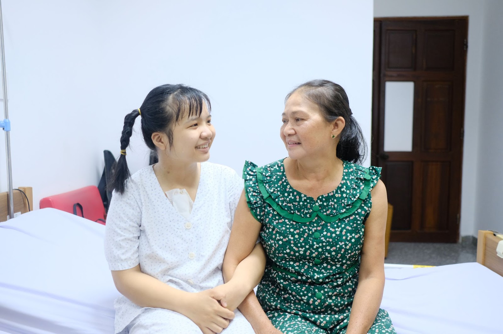H&agrave;nh tr&igrave;nh 17 năm nỗ lực cứu những tr&aacute;i tim thơ- Ảnh 1.
