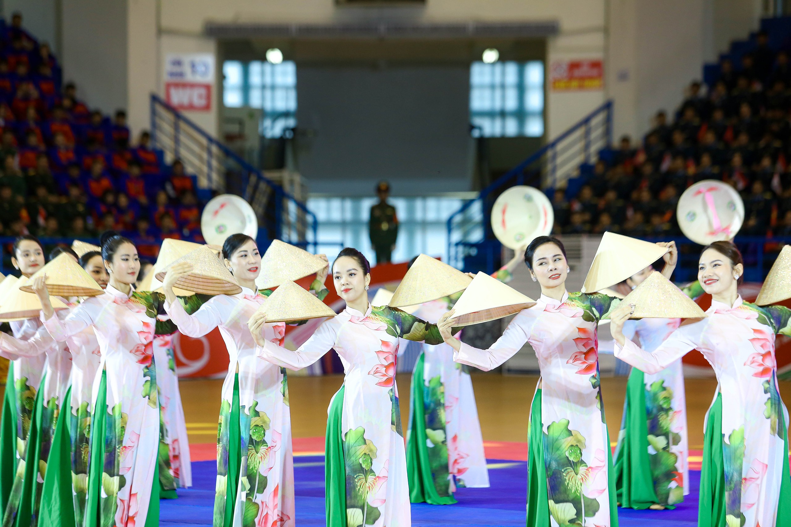 Chủ tịch nước v&agrave; Tổng thống Indonesia xem biểu diễn v&otilde; thuật- Ảnh 10.