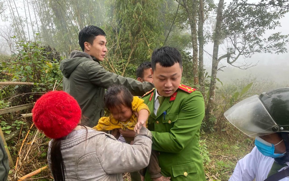 Bé gái 2 tuổi “mất tích” được tìm thấy trong tình trạng người tím tái