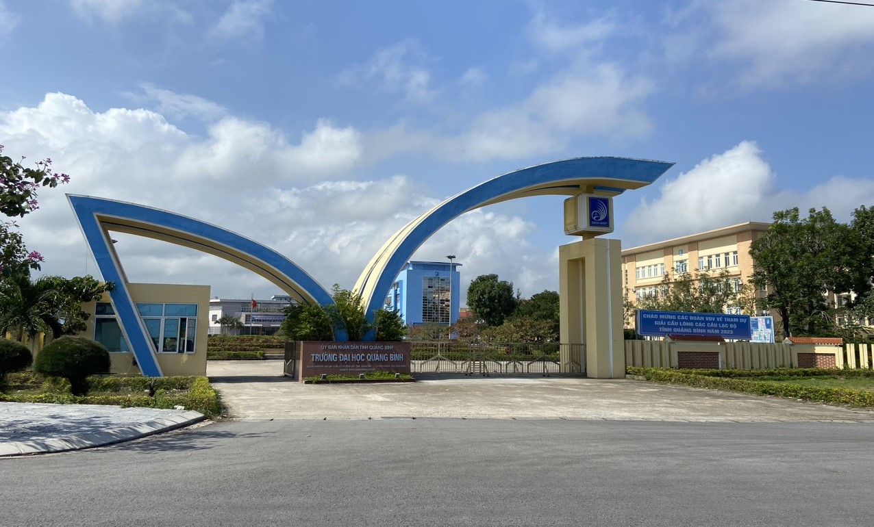 Không có tiền trả lương, Trường Đại học Quảng Bình hoãn hợp đồng 39 giảng viên, nhân viên- Ảnh 1.