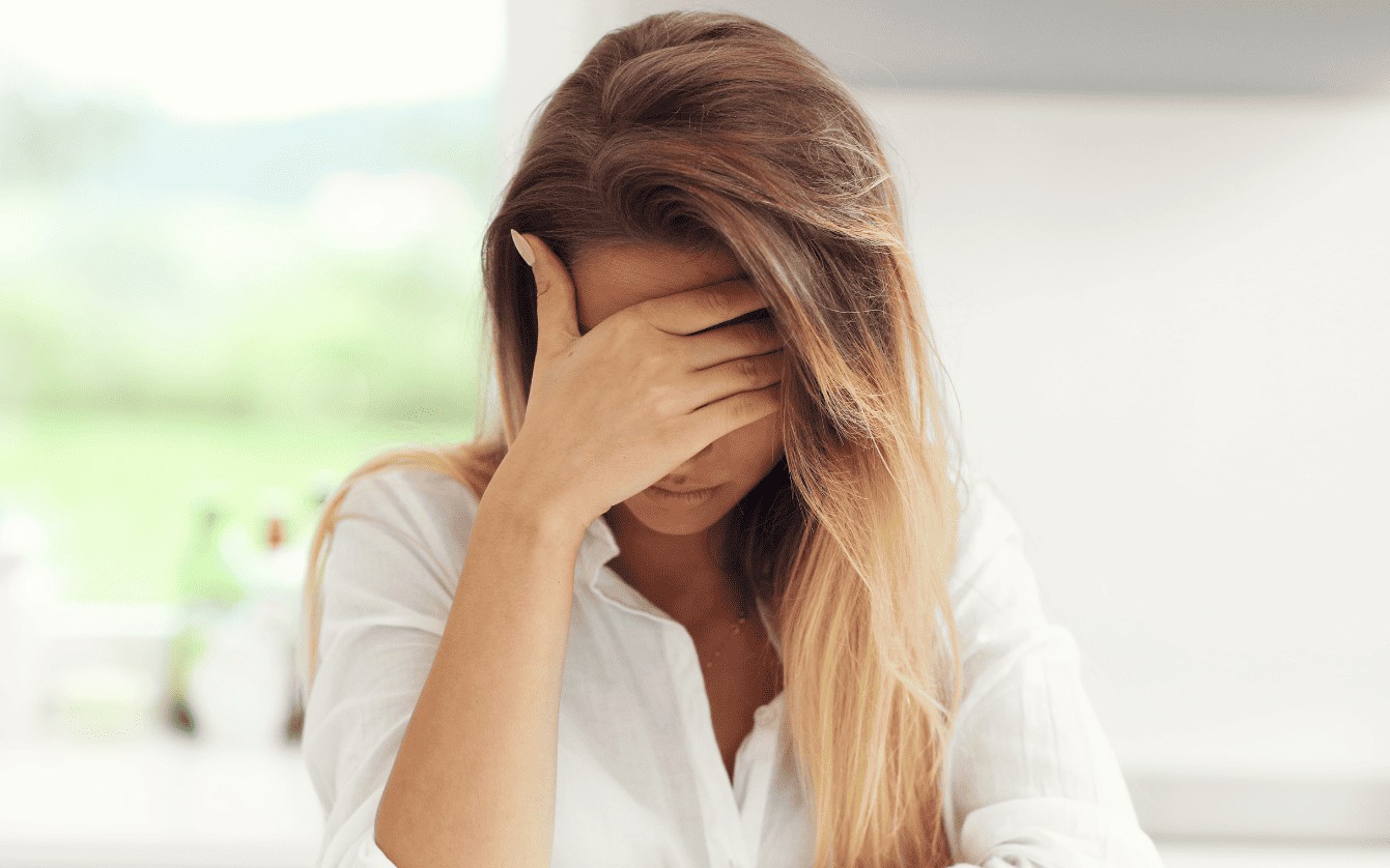 Sau phẫu thuật nâng mũi, cô gái lo âu, khó thở phải cấp cứu