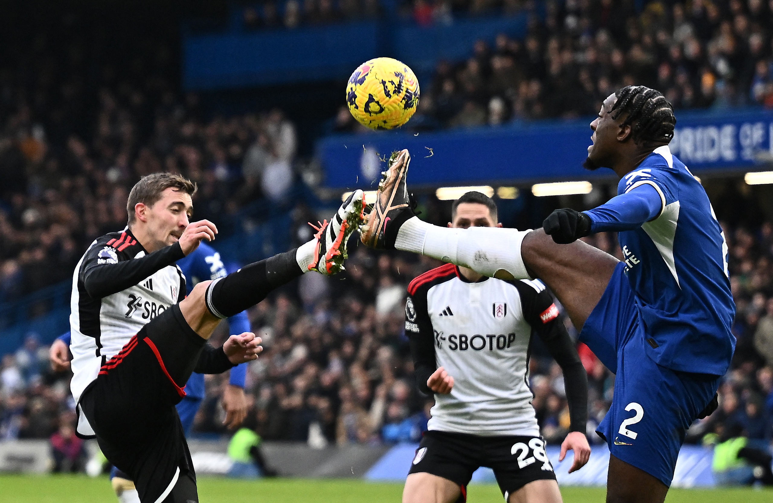 Thắng hú vía Fulham, Chelsea vươn lên Top 8 Ngoại hạng - Ảnh 4.