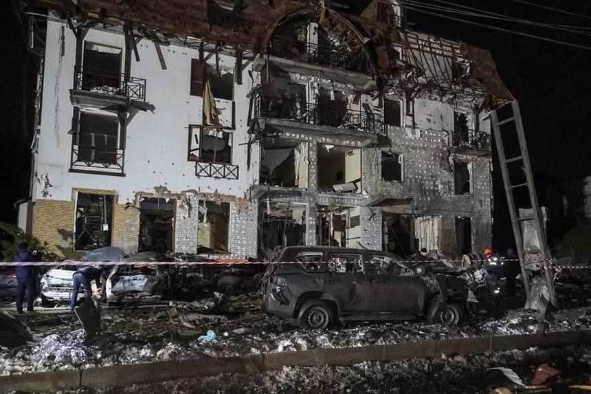 Nga dội mưa tên lửa, Ukraine đe dọa "nóng"- Ảnh 1.