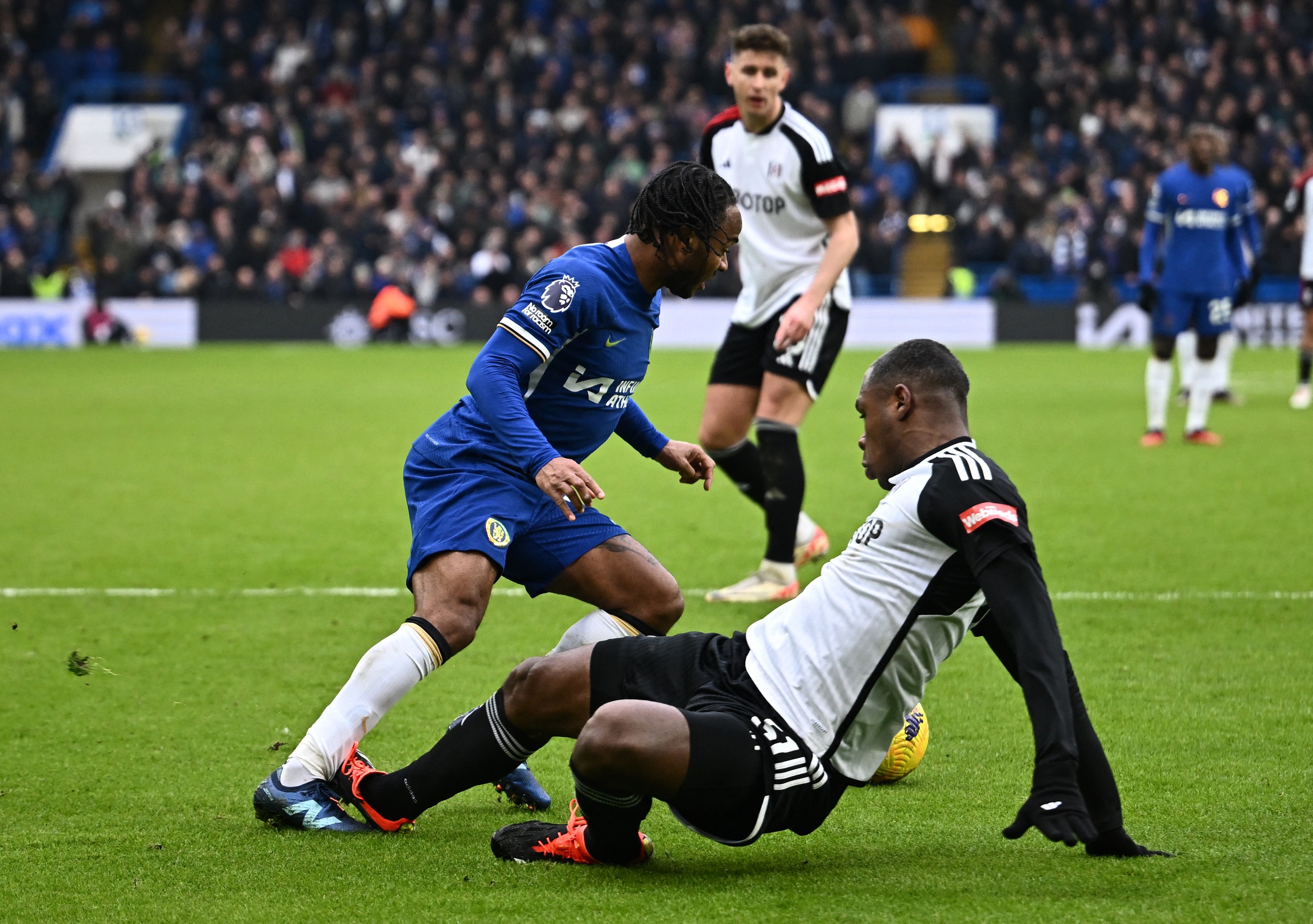 Thắng hú vía Fulham, Chelsea vươn lên Top 8 Ngoại hạng - Ảnh 2.