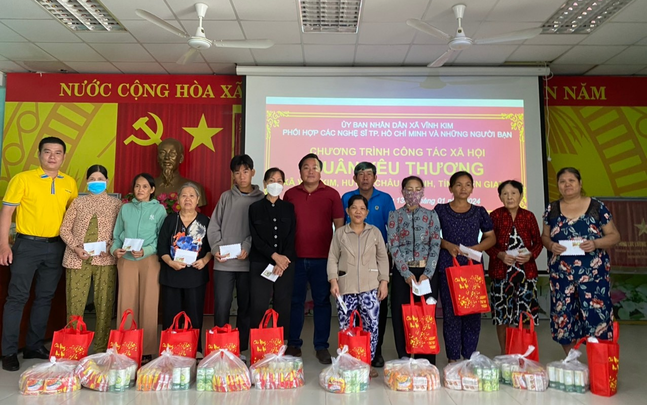 Mang “Xuân  yêu thương” đến xã Vĩnh Kim ở Tiền Giang