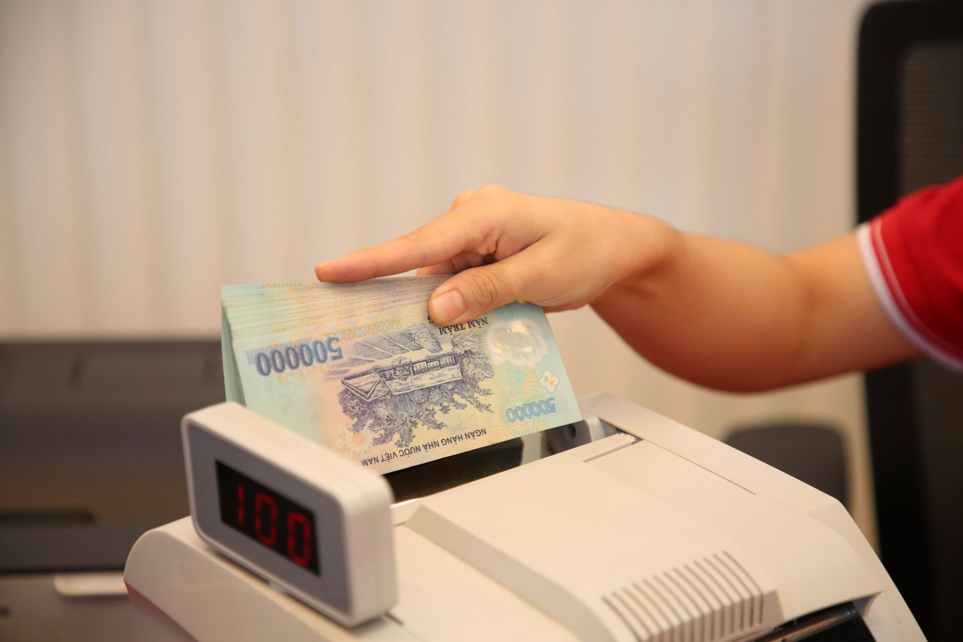 Thị trường trái phiếu doanh nghiệp được kỳ vọng khởi sắc sẽ giảm bớt gánh nặng cung ứng vốn cho nền kinh tế của ngành ngân hàng Ảnh: BÌNH AN
