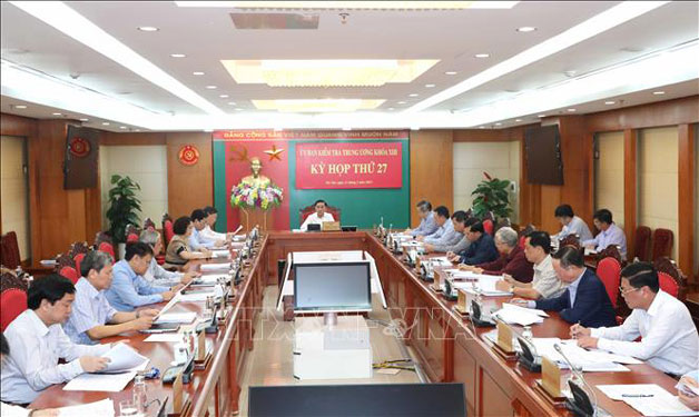 Một kỳ họp của Ủy ban Kiểm tra Trung ương xem x&eacute;t, xử l&yacute; c&aacute;n bộ vi phạmẢnh: TƯ LIỆU