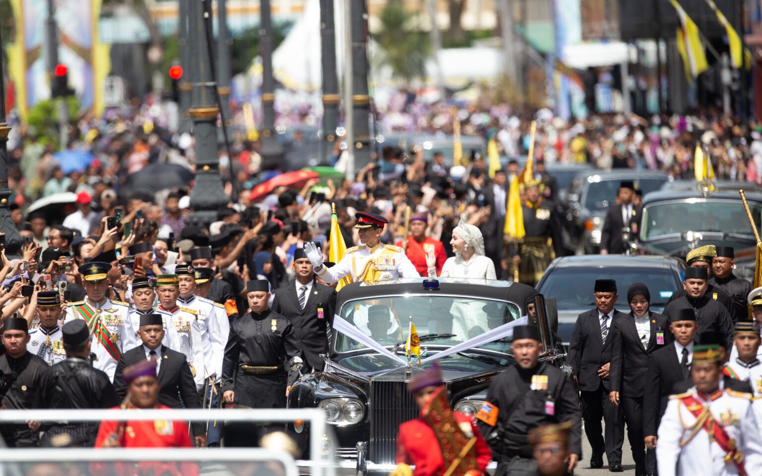 Chiêm ngưỡng lễ cưới hoành tráng của Hoàng tử Brunei 
