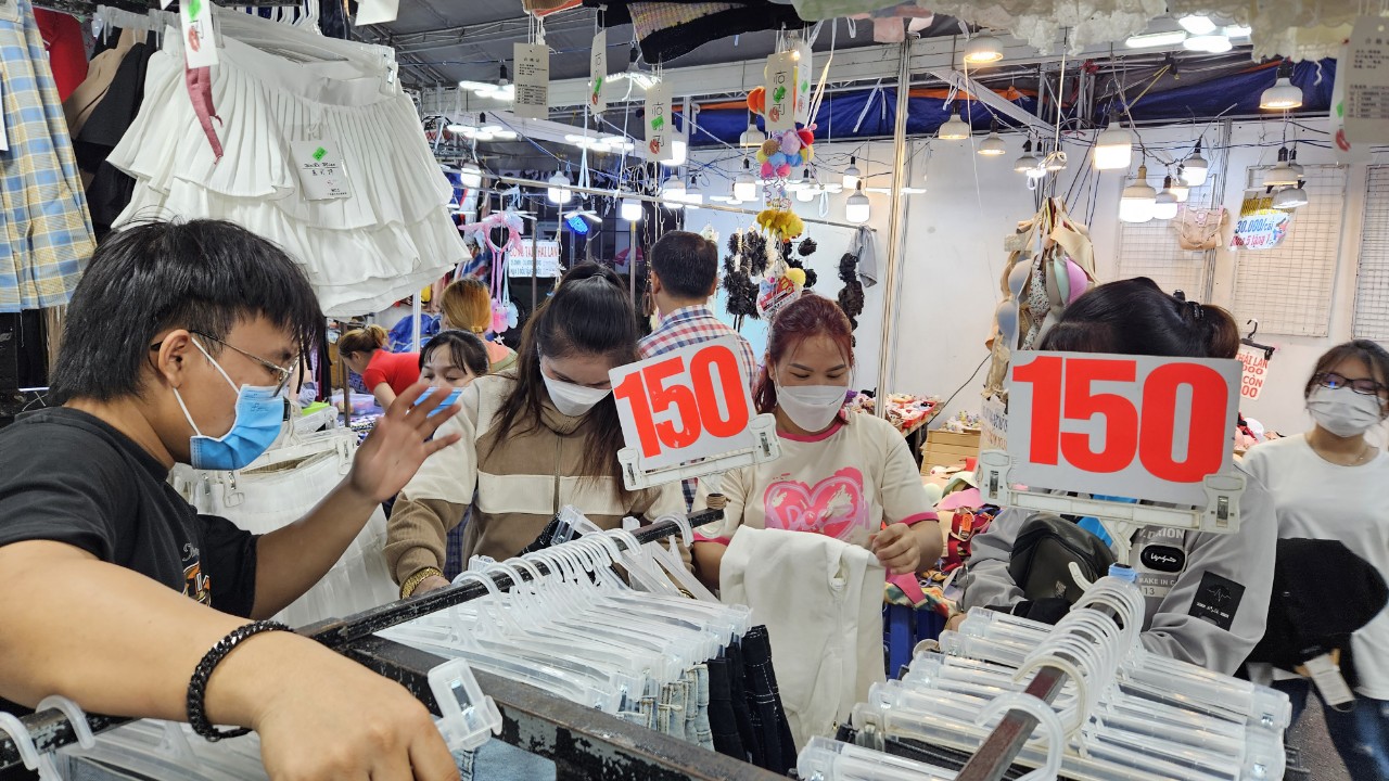 C&ocirc;ng nh&acirc;n Khu c&ocirc;ng nghiệp Long Hậu được tặng qu&agrave; Tết sớm- Ảnh 3.