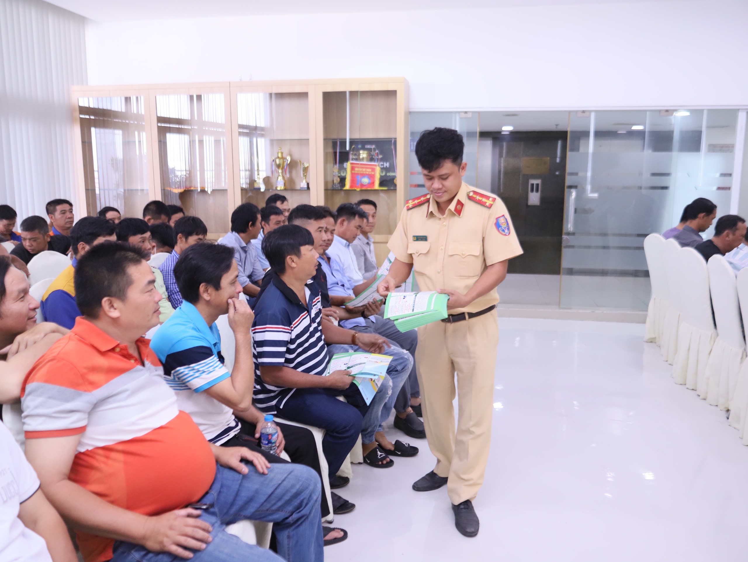 T&agrave;i xế Petrolimex được giải đ&aacute;p: Ăn hoa quả, uống sir&ocirc;.. c&oacute; vi phạm nồng độ cồn kh&ocirc;ng?- Ảnh 2.