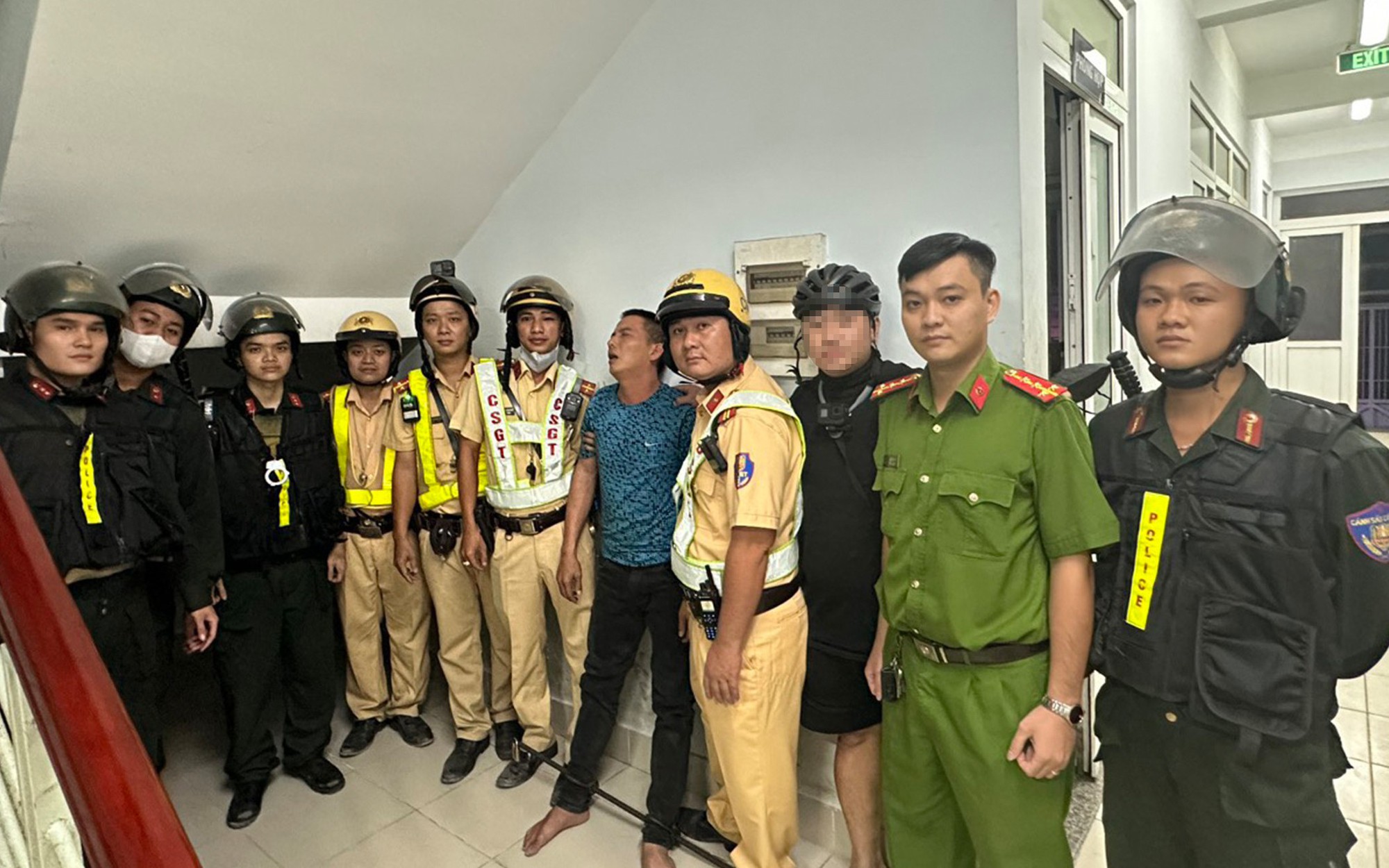 Người dân, công an truy bắt tên cướp xe Vespa tại Khu Công nghệ cao