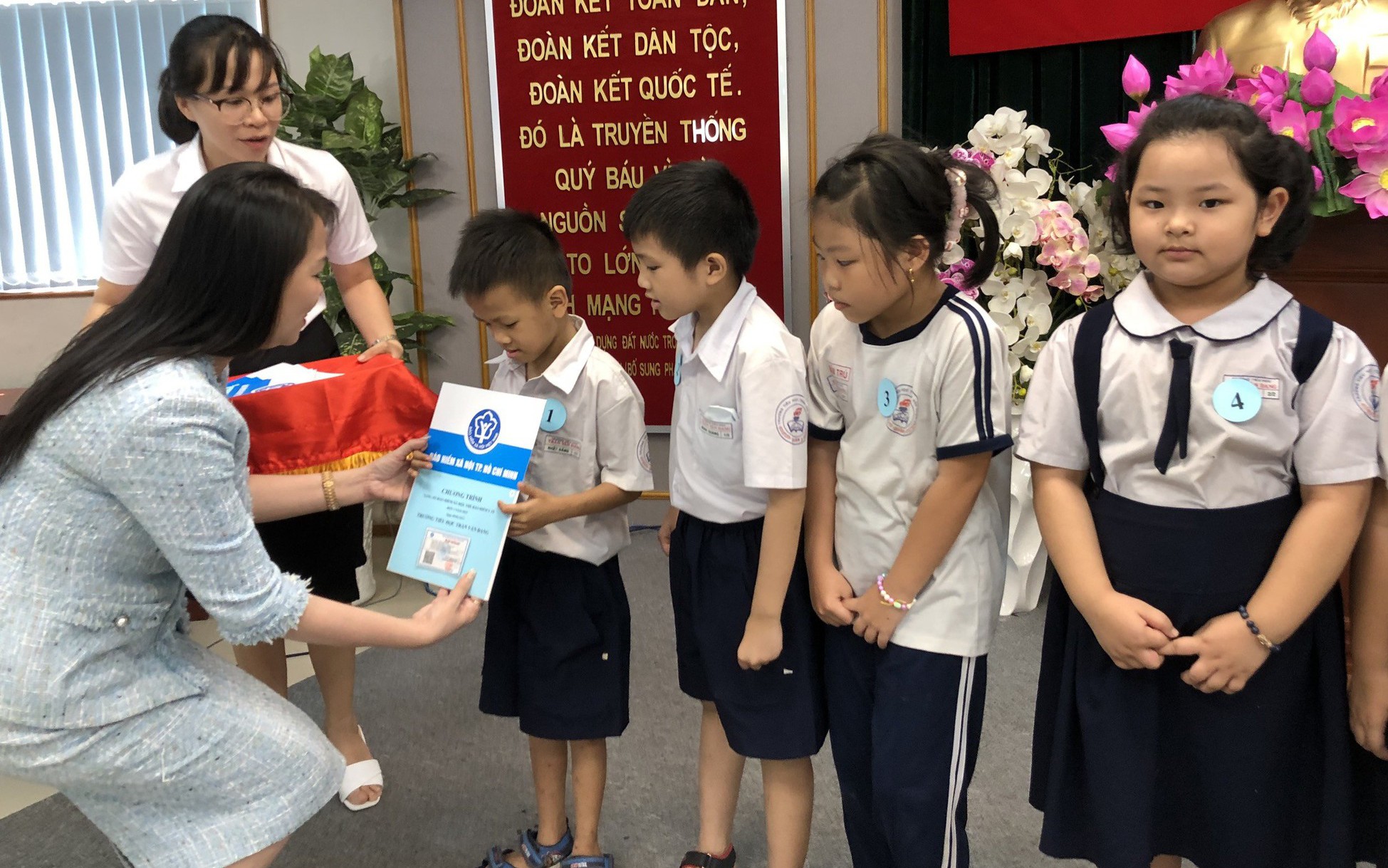 Năm 2024, trường hợp nào ở TP HCM được cấp thẻ BHYT miễn phí?