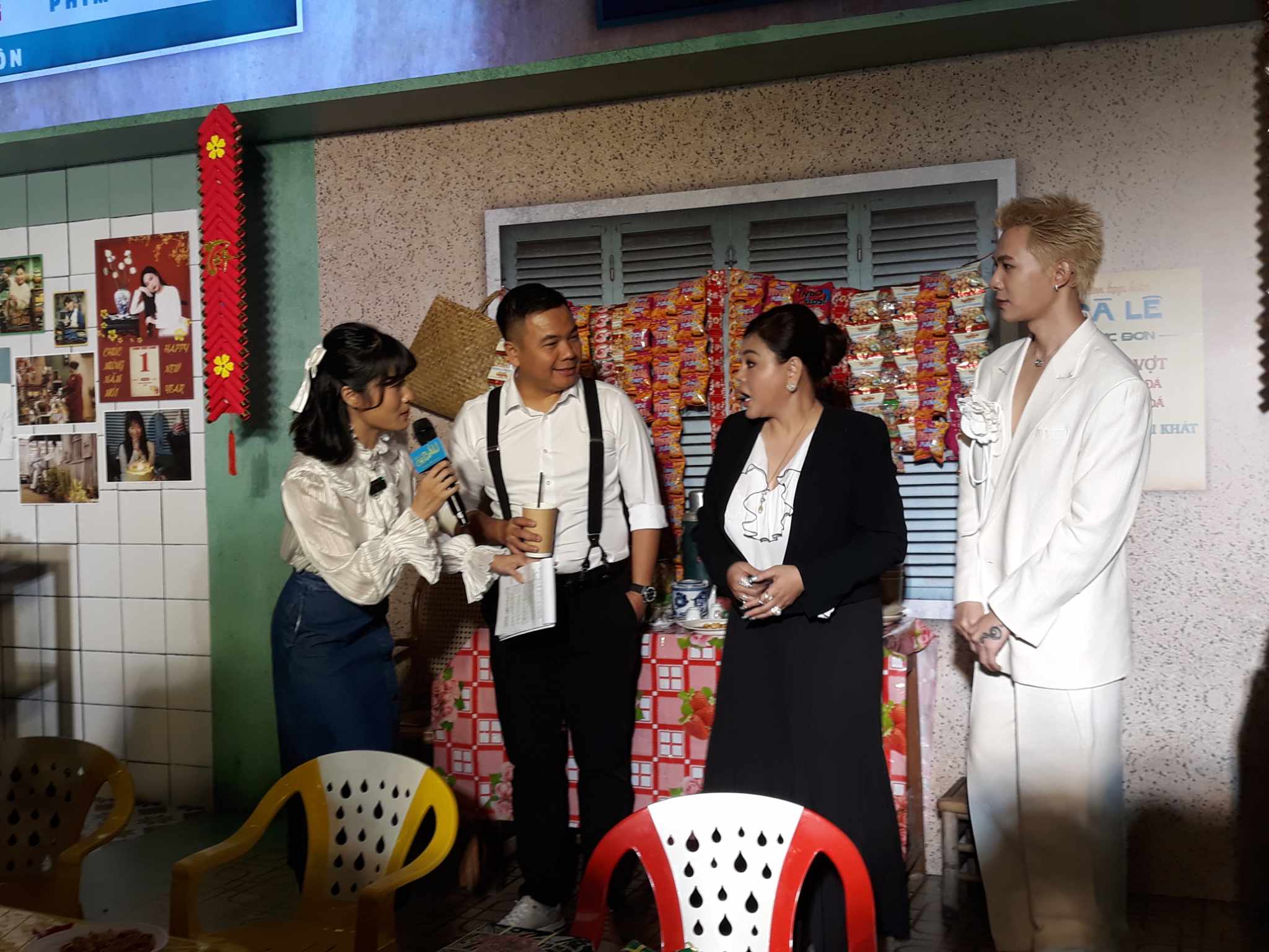 Diệu Nhi &ndash; Anh T&uacute; "hồn ai nấy giữ" khi ra ngo&agrave;i l&agrave;m việc- Ảnh 1.