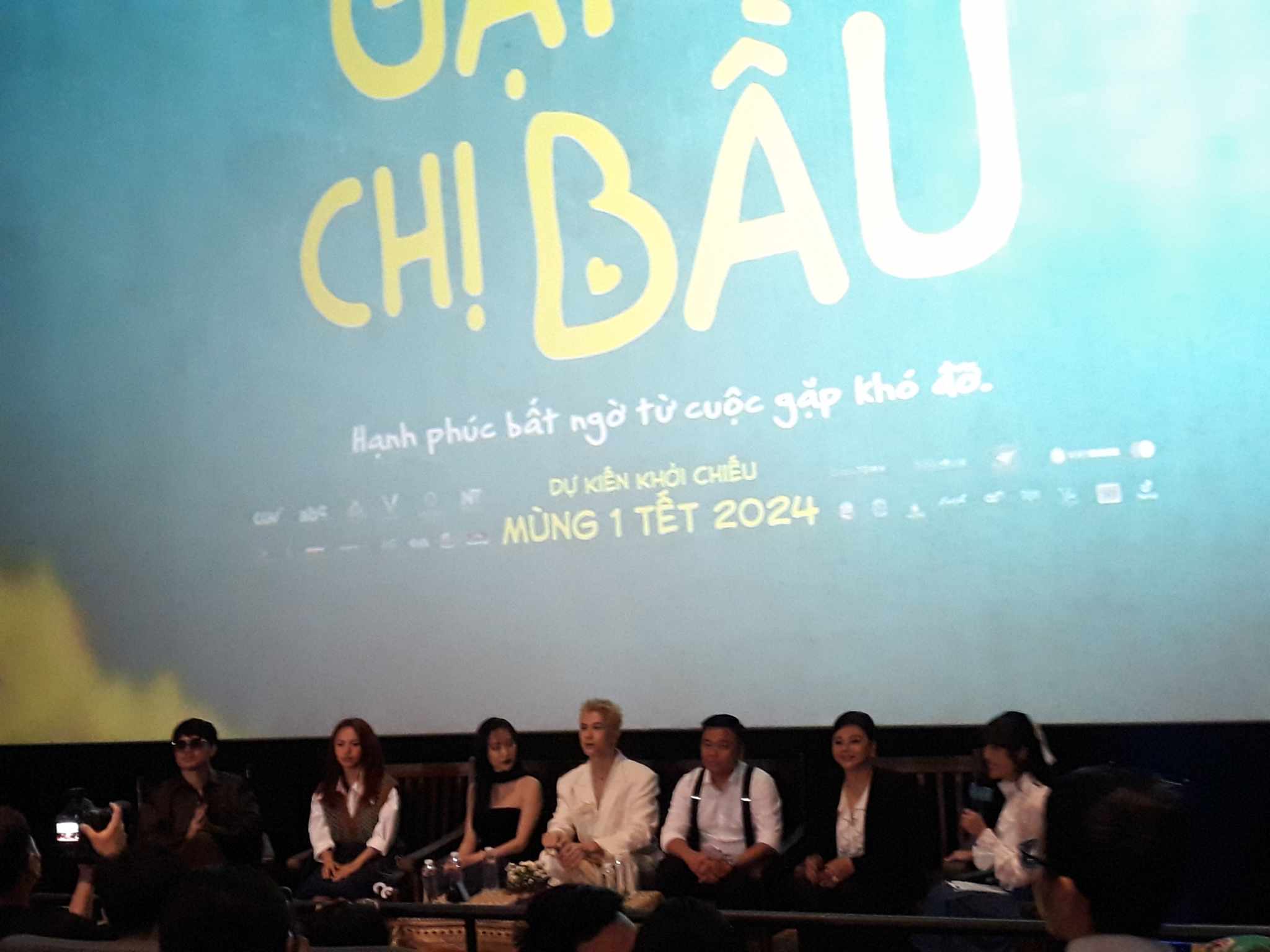 Diệu Nhi &ndash; Anh T&uacute; "hồn ai nấy giữ" khi ra ngo&agrave;i l&agrave;m việc- Ảnh 5.