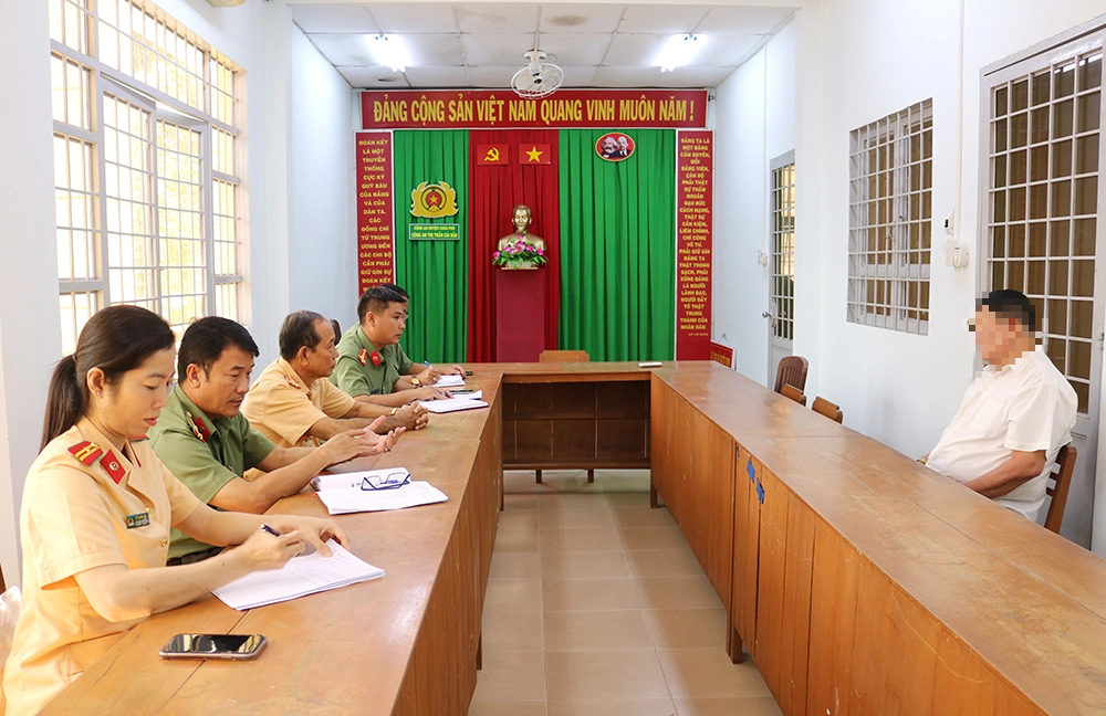 Thông tin mới vụ người đàn ông năn nỉ CSGT không đo nồng độ cồn- Ảnh 1.