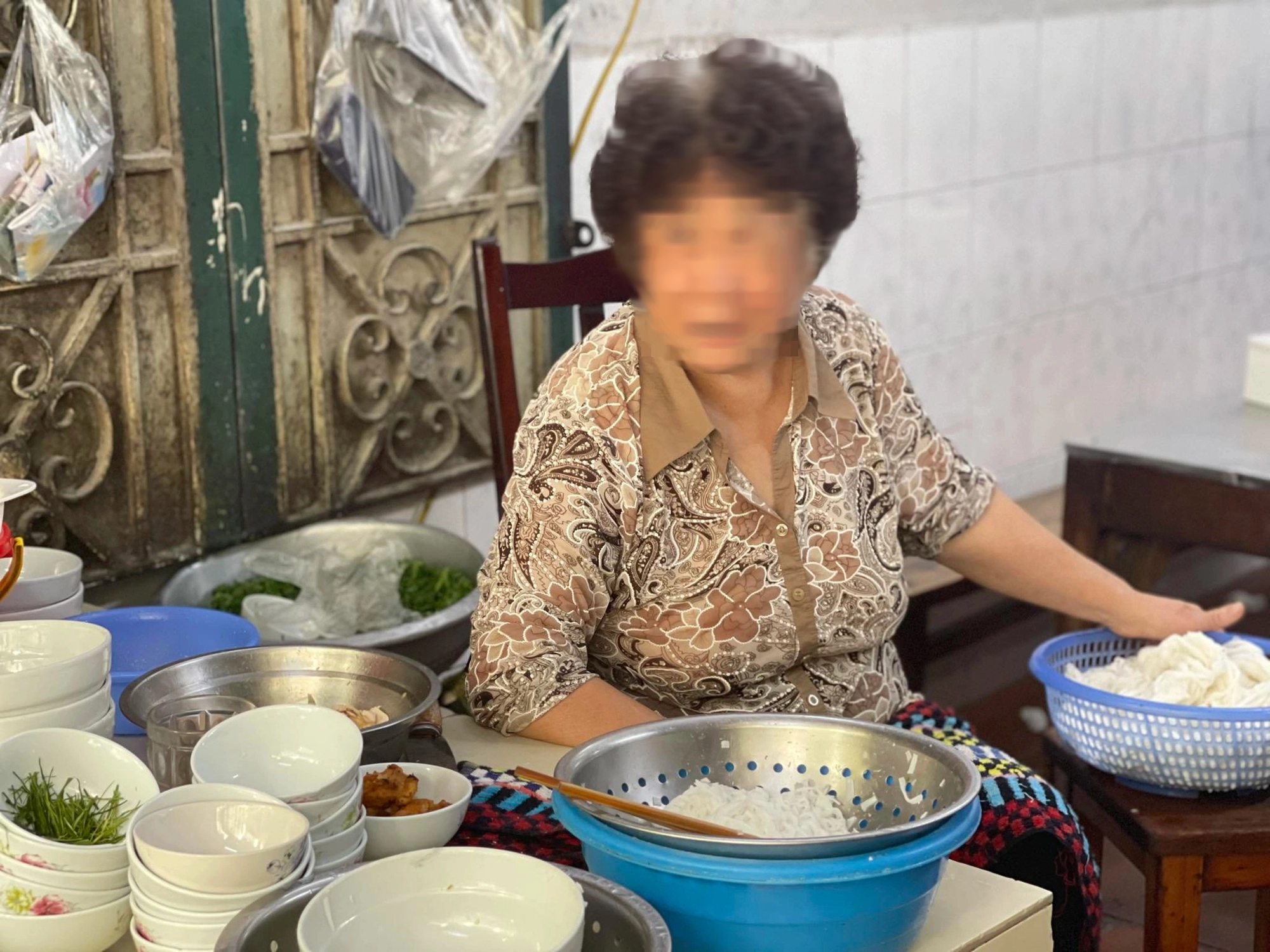 Bị tố đuổi kh&aacute;ch v&igrave; ngồi xe lăn, chủ qu&aacute;n phở n&oacute;i g&igrave;?- Ảnh 2.