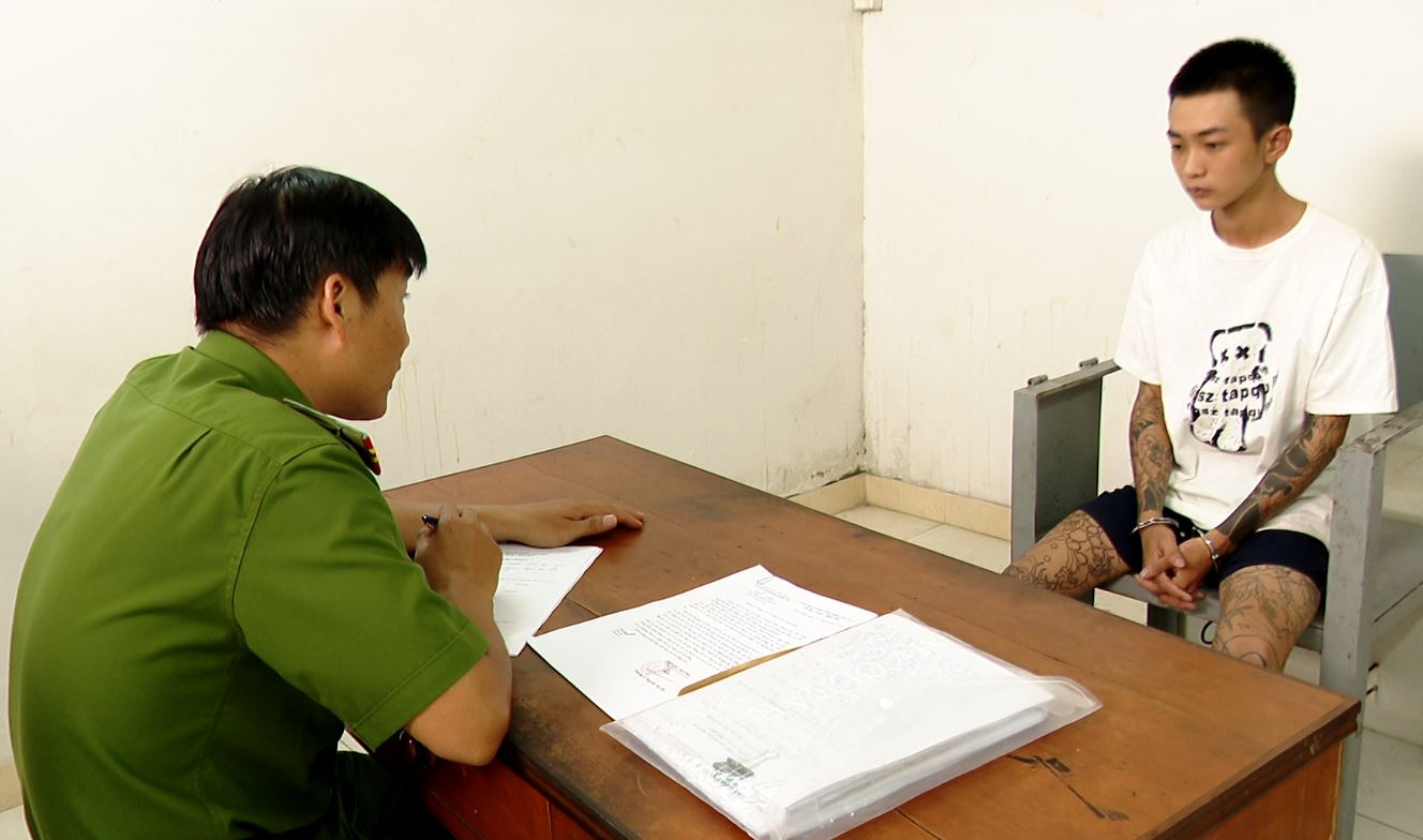 T&igrave;m nạn nh&acirc;n nhiều vụ cướp t&agrave;i sản giữa ban ng&agrave;y- Ảnh 1.