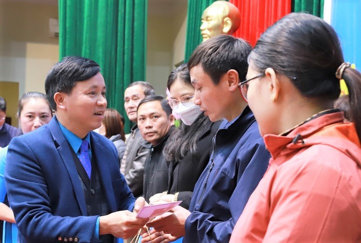 H&agrave; Tĩnh: Chi gần 4,5 tỉ đồng qu&agrave; Tết cho người lao động kh&oacute; khăn- Ảnh 1.