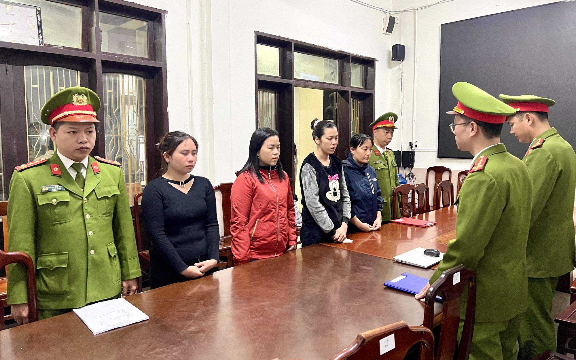 4 phụ nữ lập công ty Dê Núi để mua bán hóa đơn