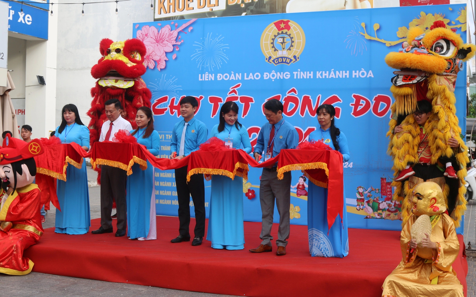 Chợ Tết Công đoàn 2024 mang niềm vui đến với người lao động