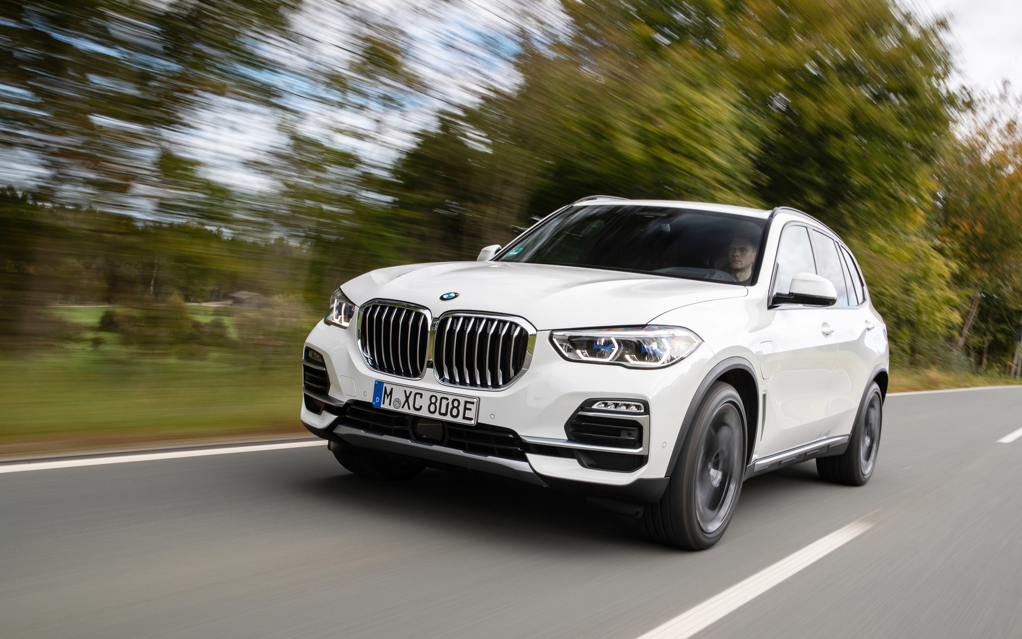 Khởi động năm mới với ưu đãi lên đến 50% phí trước bạ khi mua xe BMW