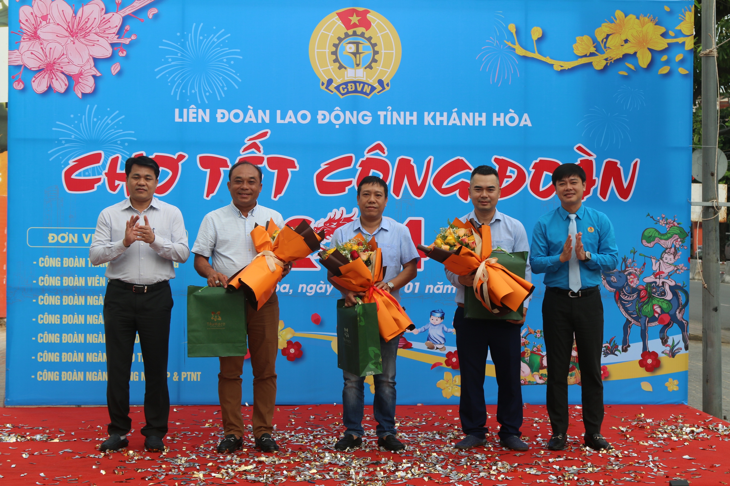 Chợ Tết Công đoàn 2024 mang niềm vui đến với người lao động- Ảnh 7.